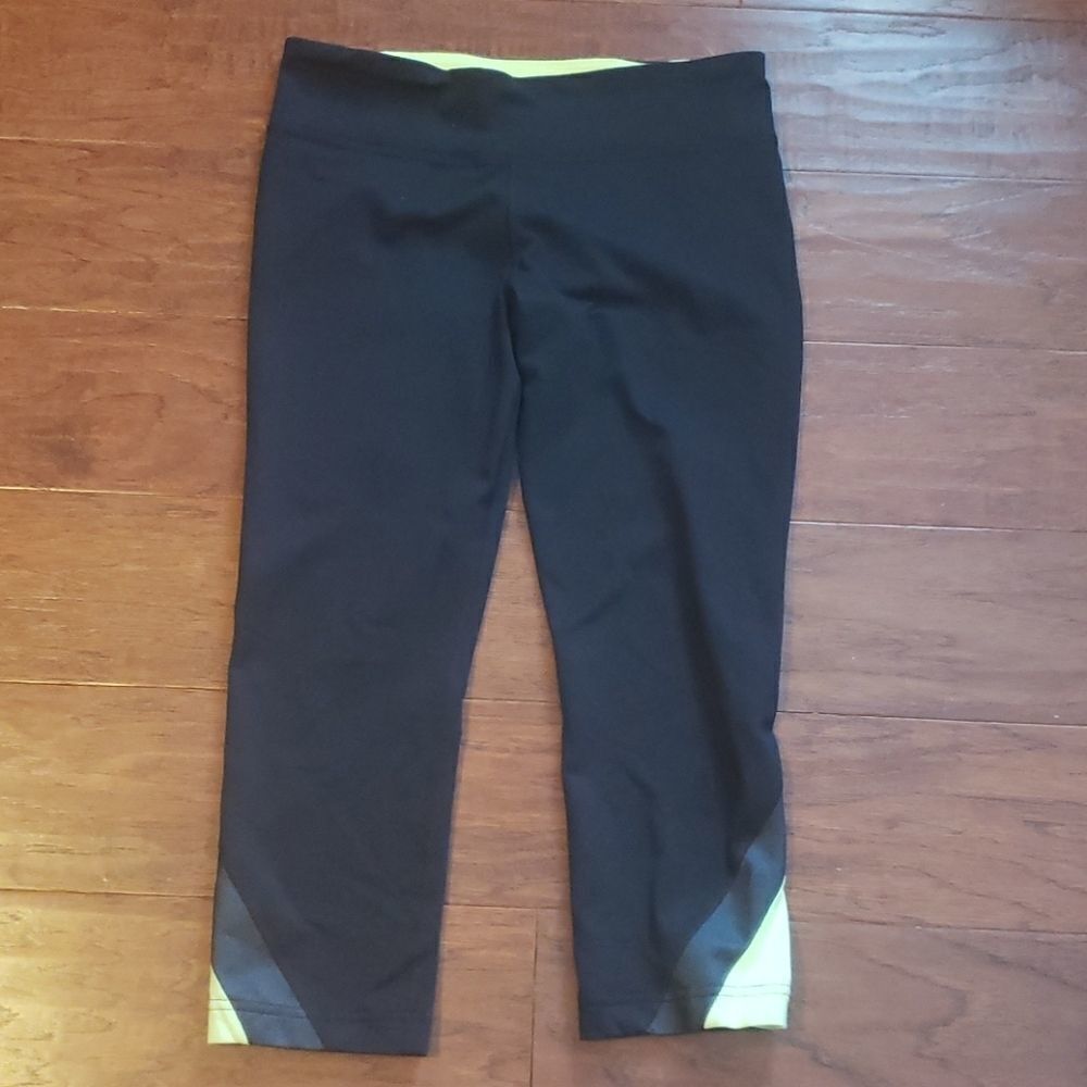 Under Armour Womens All Season Fitted Capri‎ Leggings Running Yoga Sz Small